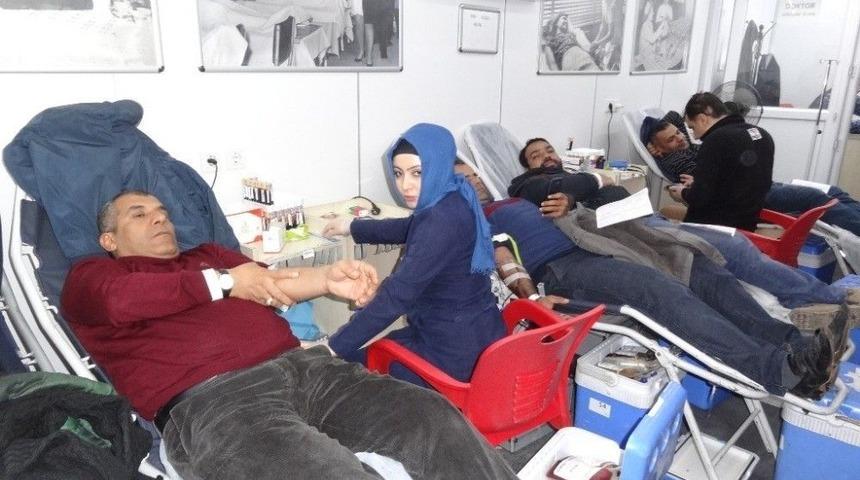 Yağışlı Havaya Rağmen Kan Bağışına Yoğun İlgi