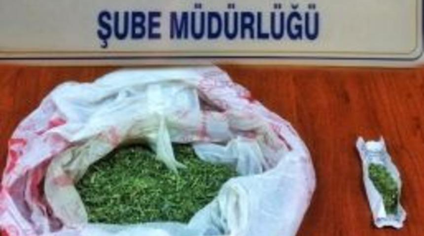 Polis Ara&ccedil;ta Yaptığı Aramada 37,9 Gram Esrar Ele Ge&ccedil;irdi