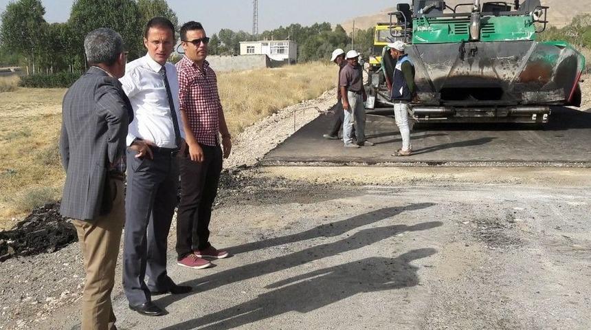 Adilcevaz’da Köy Yollarına Sıcak Asfalt