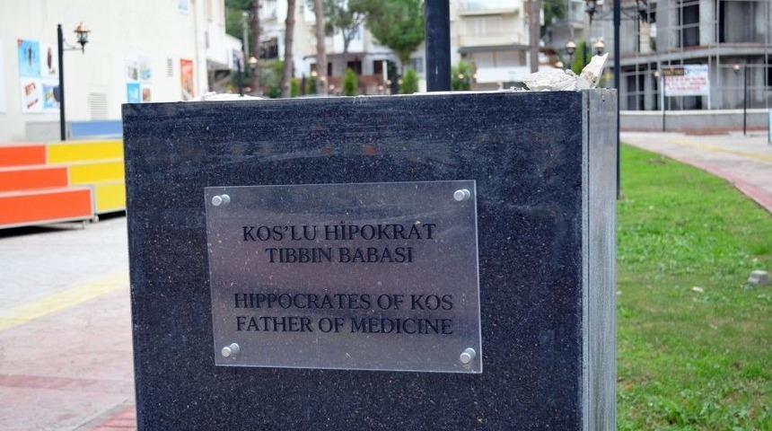 Didim’de Hipokrat Heykeli Çalındı