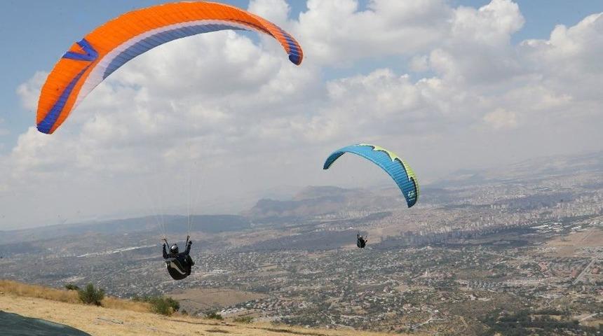 Ali Dağı T&uuml;rkiye Yama&ccedil;paraş&uuml;t&uuml; Yarışmasında İlk G&uuml;n Sonu&ccedil;ları