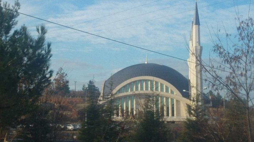 M&uuml;ft&uuml; Baldemir; "&uuml;niversite Cami, Ramazan&rsquo;a Yetiştirilecek"