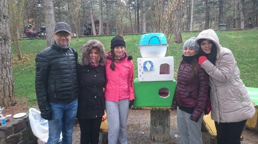 Uşak&rsquo;ta Sokak Hayvanları İ&ccedil;in Kul&uuml;be Yapma Yarışması D&uuml;zenlendi