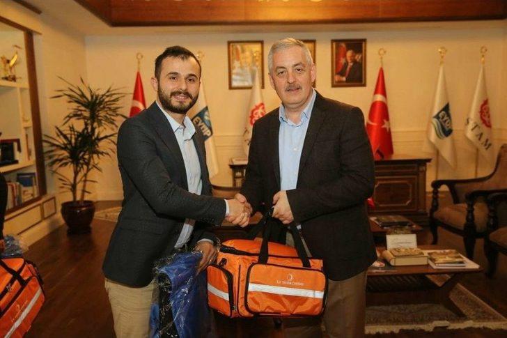 Başkan Remzi Aydın’dan Sağlık Personeline Tam Teşekküllü İlk Yardım Seti G2