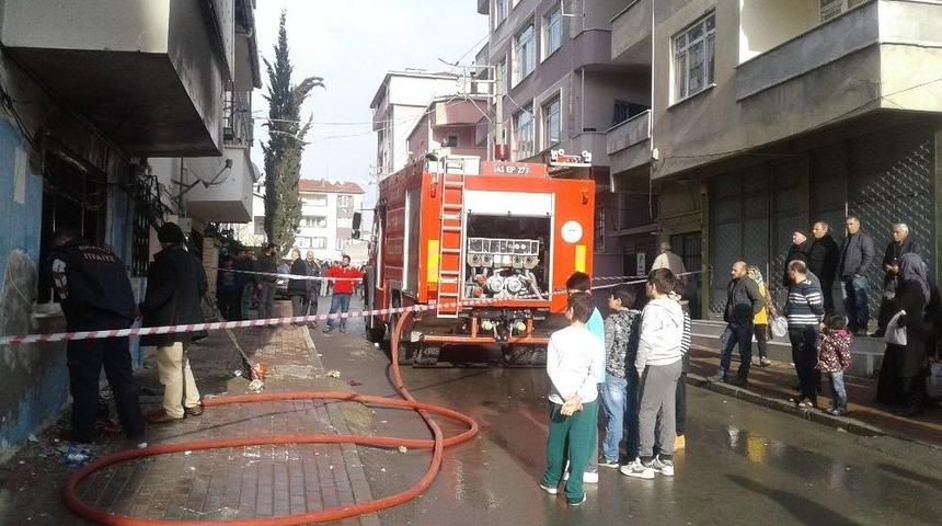 Kocaeli&rsquo;de Suriyeli Ailenin Kaldığı Ev Yandı