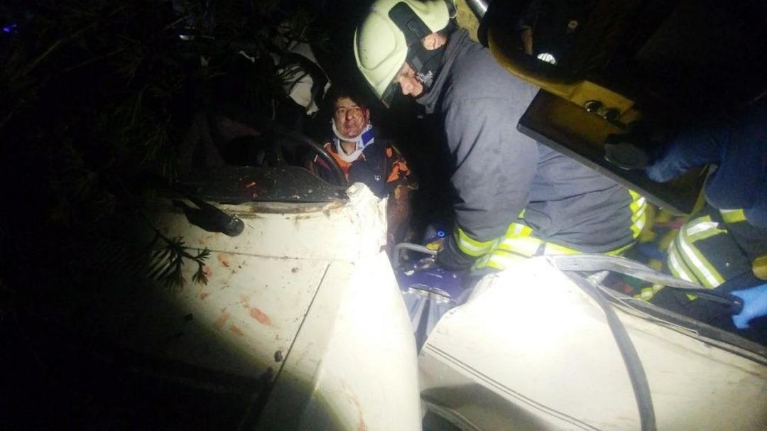 Otomobil Şarampole Yuvarlandı: 1 &Ouml;l&uuml;, 5 Yaralı