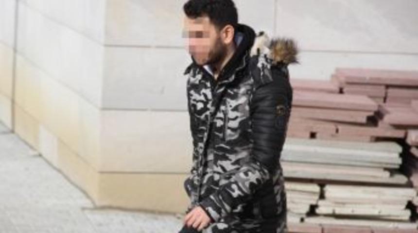 Bı&ccedil;akla 2 Kişiyi Yaralayan Gen&ccedil;, Savcının İtirazı &Uuml;zerine Tutuklandı