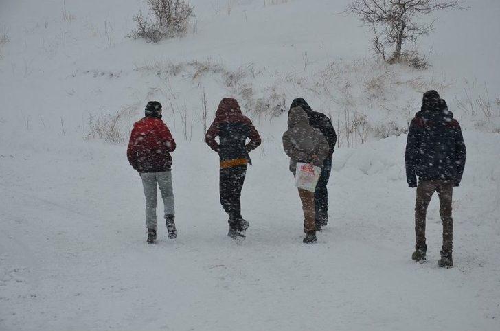 Tipide Mahsur Kalan 12 Öğrenci Kurtarıldı G1