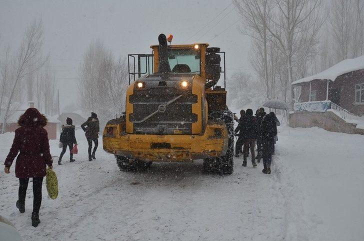 Tipide Mahsur Kalan 12 Öğrenci Kurtarıldı G3