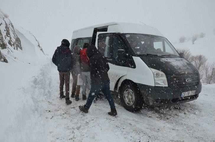 Tipide Mahsur Kalan 12 Öğrenci Kurtarıldı G5