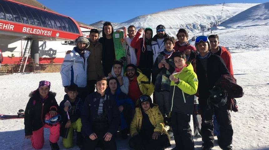 Develi Belediye Spor Kayak Kul&uuml;b&uuml;nden B&uuml;y&uuml;k Başarı