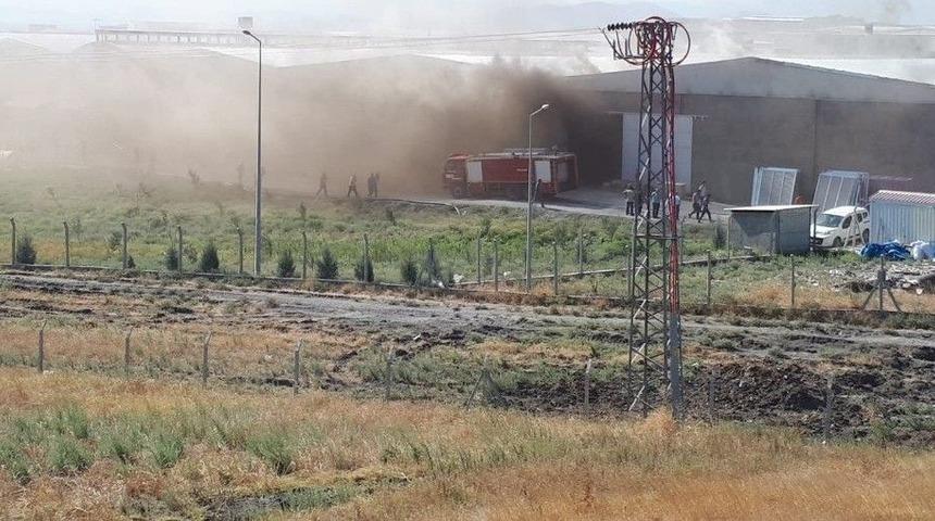 Kahramanmaraş&rsquo;ta Fabrika Yangını Korkuttu