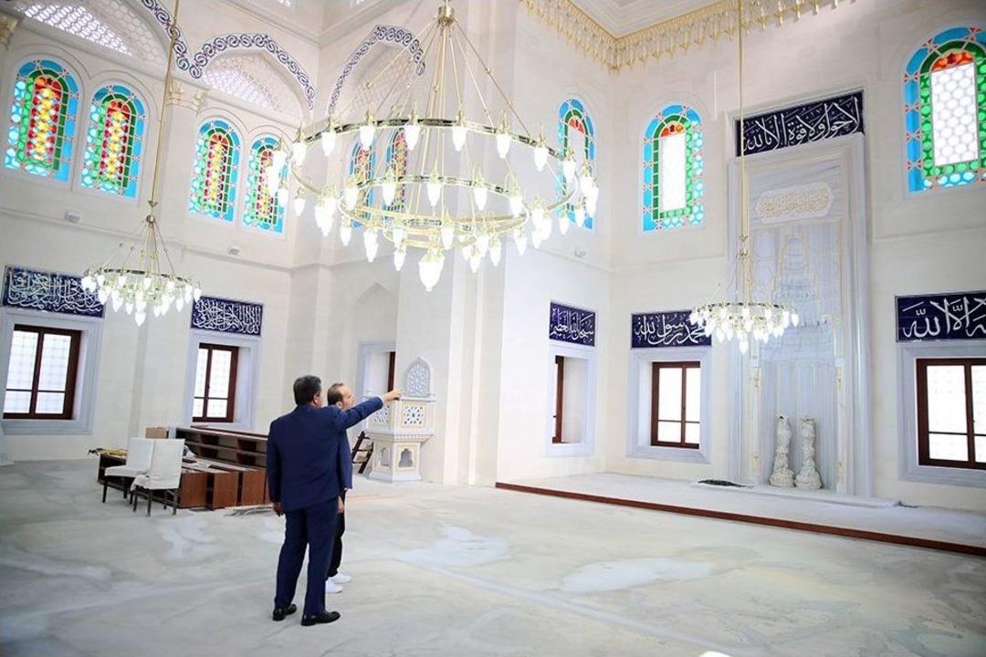 Taş Camii A&ccedil;ılış İ&ccedil;in G&uuml;n Sayıyor