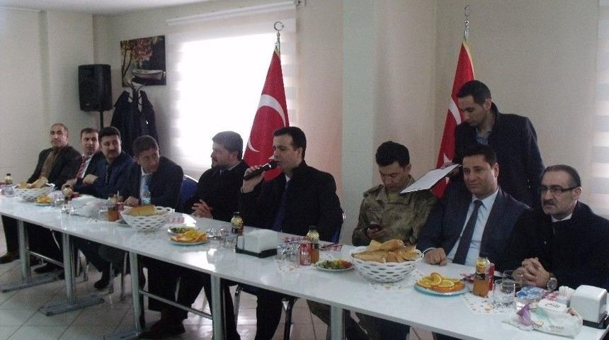 Kaymakam Vardar, Muhtarlarla Bir Ara Geldi