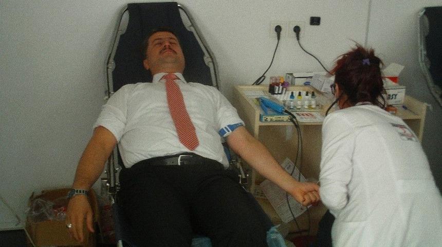 &Ouml;zalp İl&ccedil;esinde Kan Bağışına Yoğun İlgi