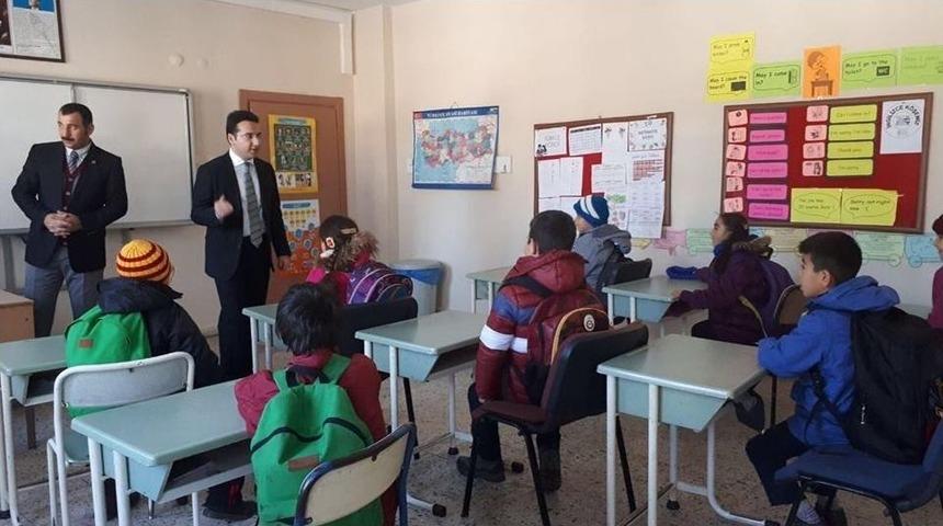 Kaymakam &Ouml;zerden&rsquo;den Eğitime Destek