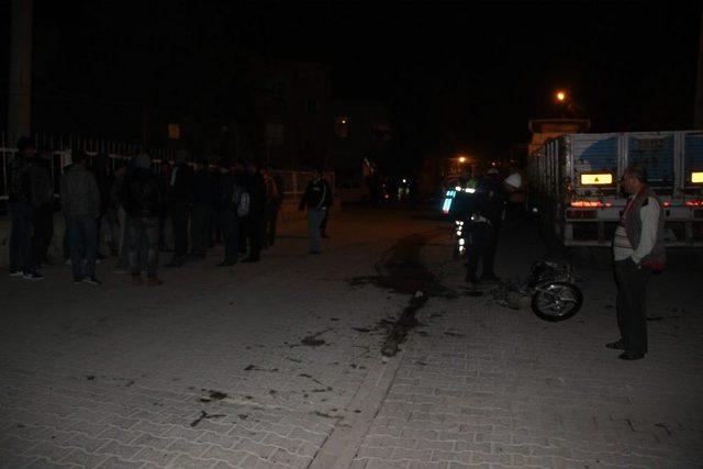 Motosikletteki 4 Kişilik Aileyi Ezen Sürücü Kaçmak İçin Aracını Kalabalığın Üzerine Sürdü 3