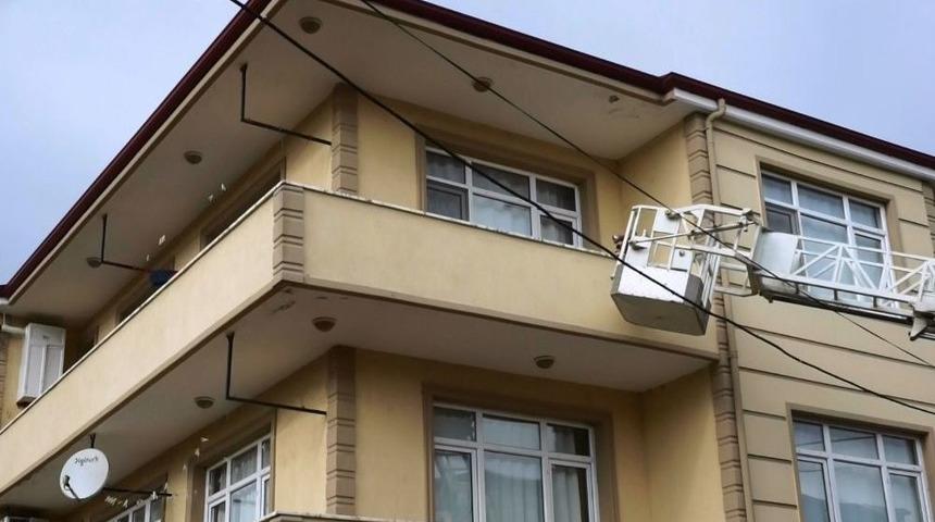 Evde Mahsur Kalan 1,5 Yaşındaki Bebeği İtfaiye Ekipleri Kurtardı