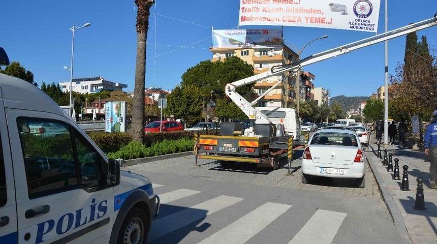 Emniyetten Sürücülere Pankartlı Uyarı