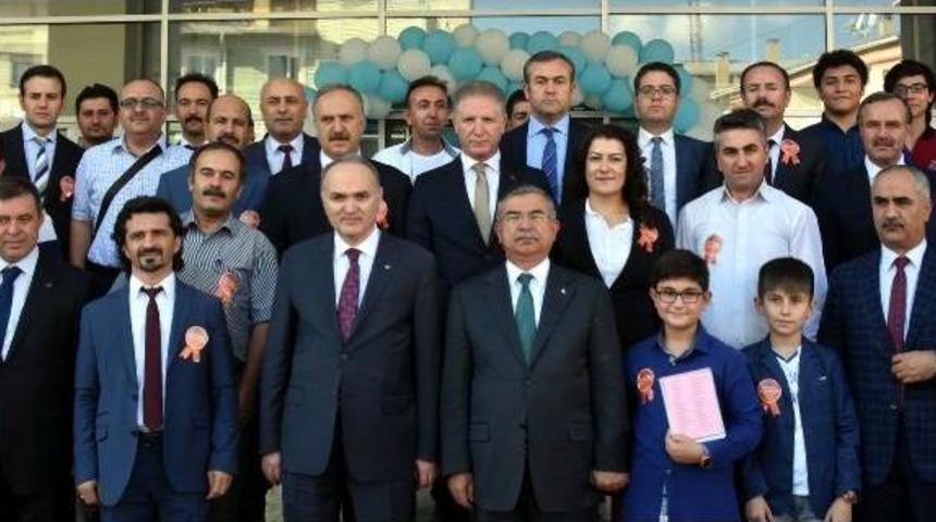 Bakan &Ouml;zl&uuml;: Teknik Kolejler I&ccedil;in Kaynaklarımızı Seferber Edeceğiz (2)