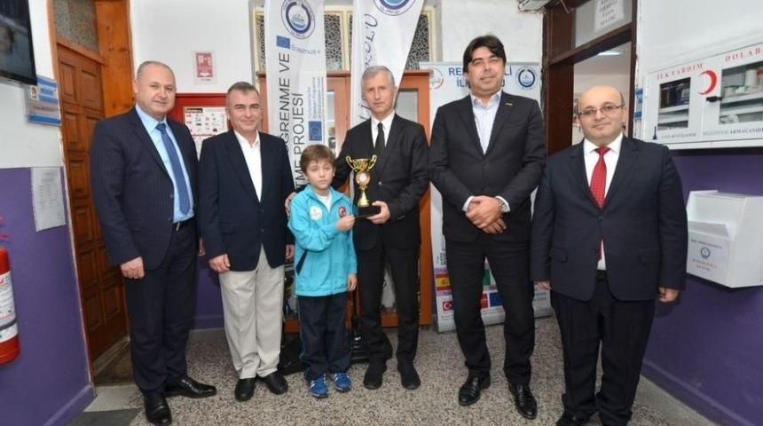 Minik Şampiyondan Foça’ya Teşekkür