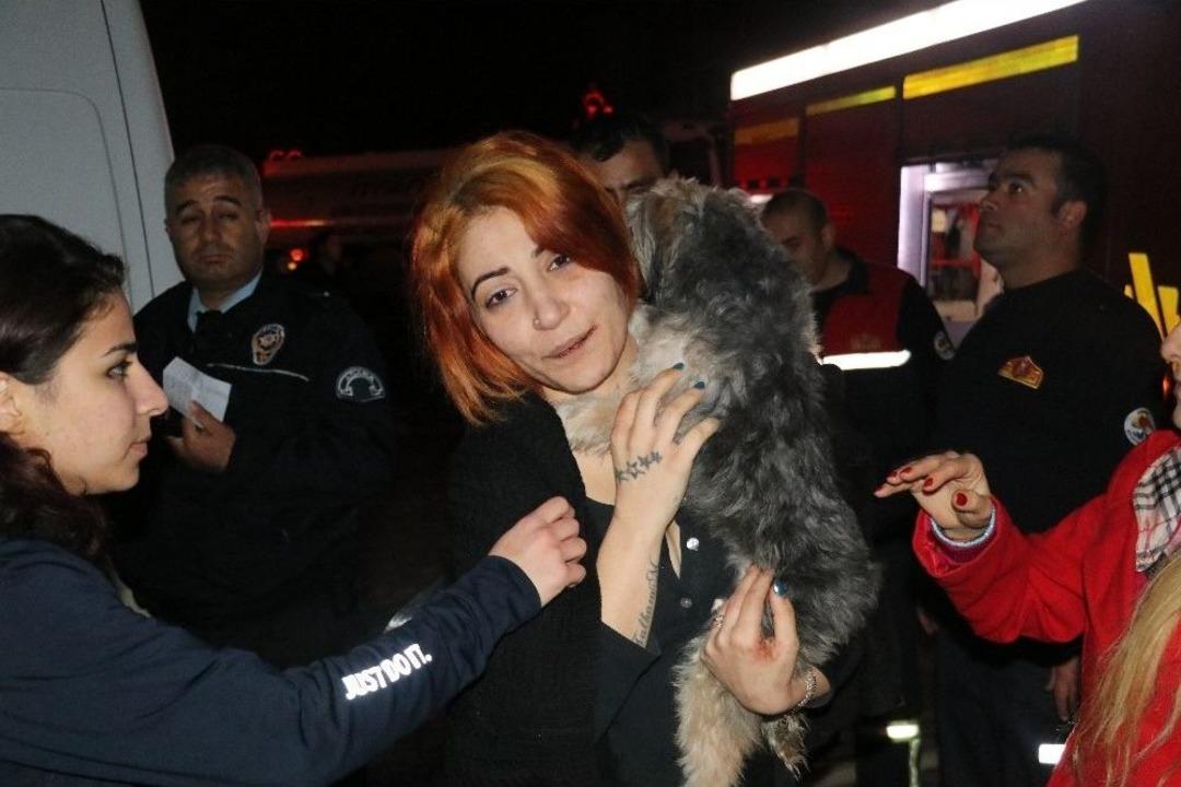 Ayrıldığı Kız Arkadaşını &Ouml;nce Yumrukladı Sonra Evini Yaktı