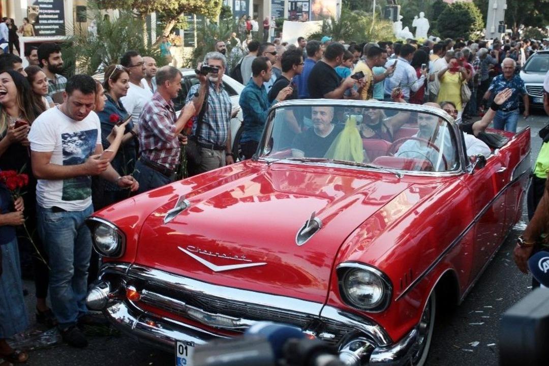 &Uuml;nl&uuml;lerin Şerefine G&uuml;nd&uuml;z Vakti Havai Fişek G&ouml;sterisi