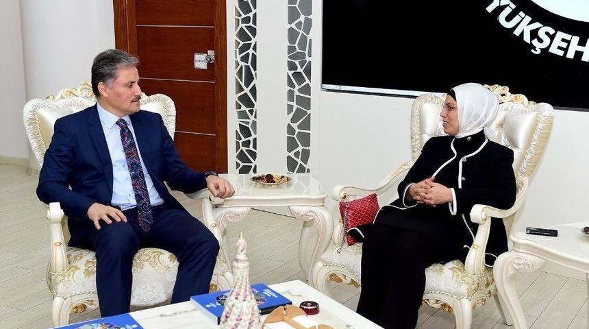 Ak Parti Genel Başkan Yardımcısı Ravza Kavakcı Kan: