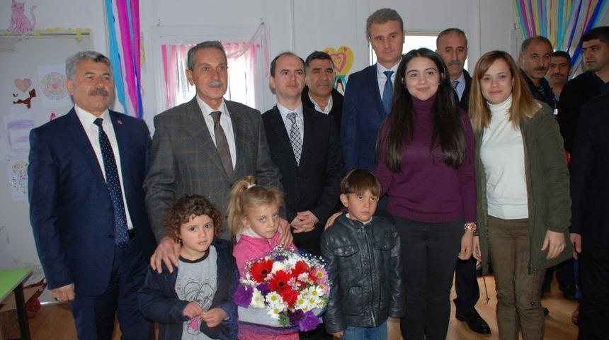 Suriyeli &Ccedil;ocukların Karne Sevinci