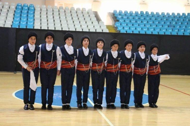 Erzincan’da Halk Oyunları İl Birinciliği Yarışmaları Yapıldı