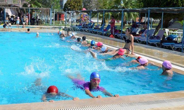 Çocuklar Yaz Spor Okuluyla Öğrenmeye Ve Eğlenmeye Devam Ediyor