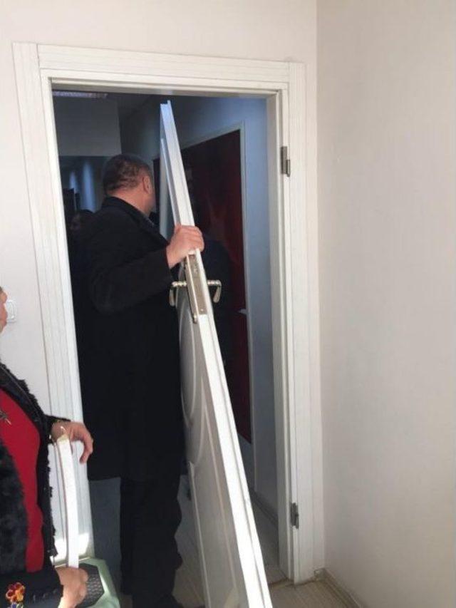 Makam Odasının Kapısını Söktü 1