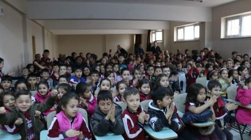 Uşak’ta Çocuklara “karagöz Ve Hacivat” Gösterisi Düzenlendi