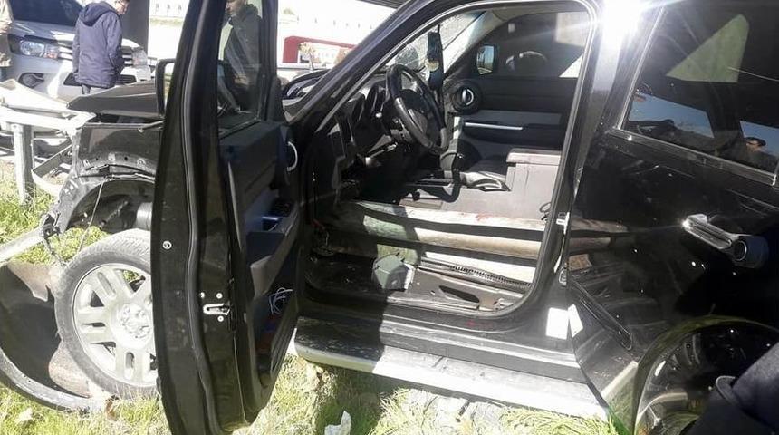 Denizli&rsquo;de Cip Otomobile &Ccedil;arptı: 3 Yaralı