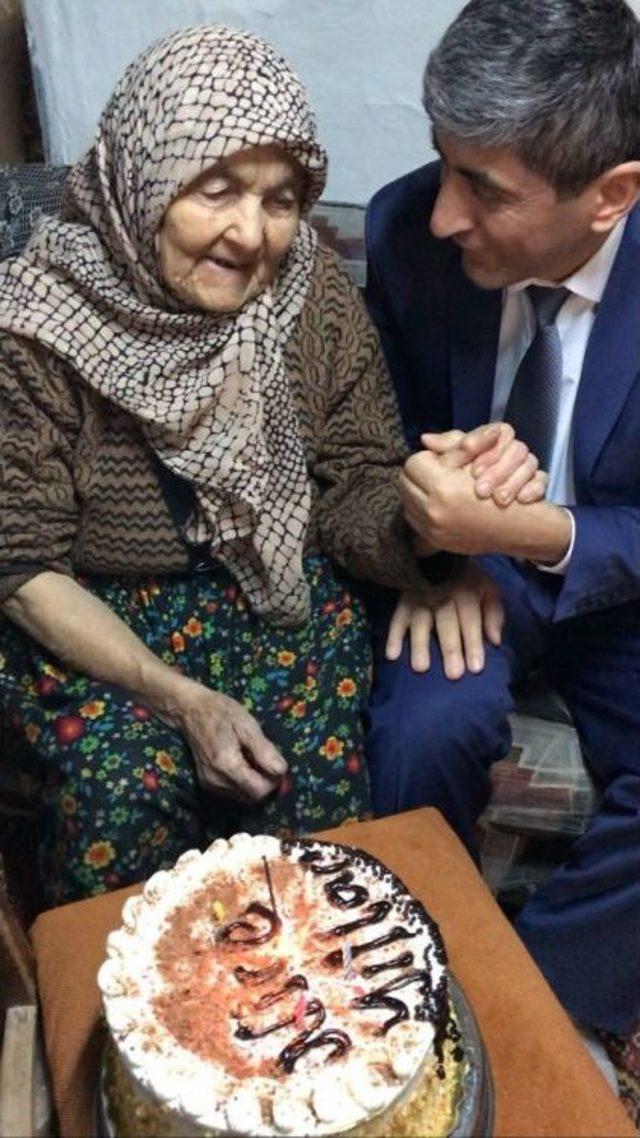 Serdivan Belediyesi’nden Yaşlılara Doğum Günü Sürprizi