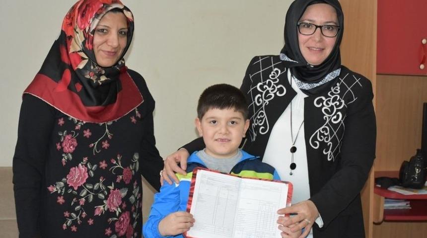 Karaman&rsquo;da Evde Eğitim G&ouml;ren &Ouml;ğrenciler Karnelerini Aldı