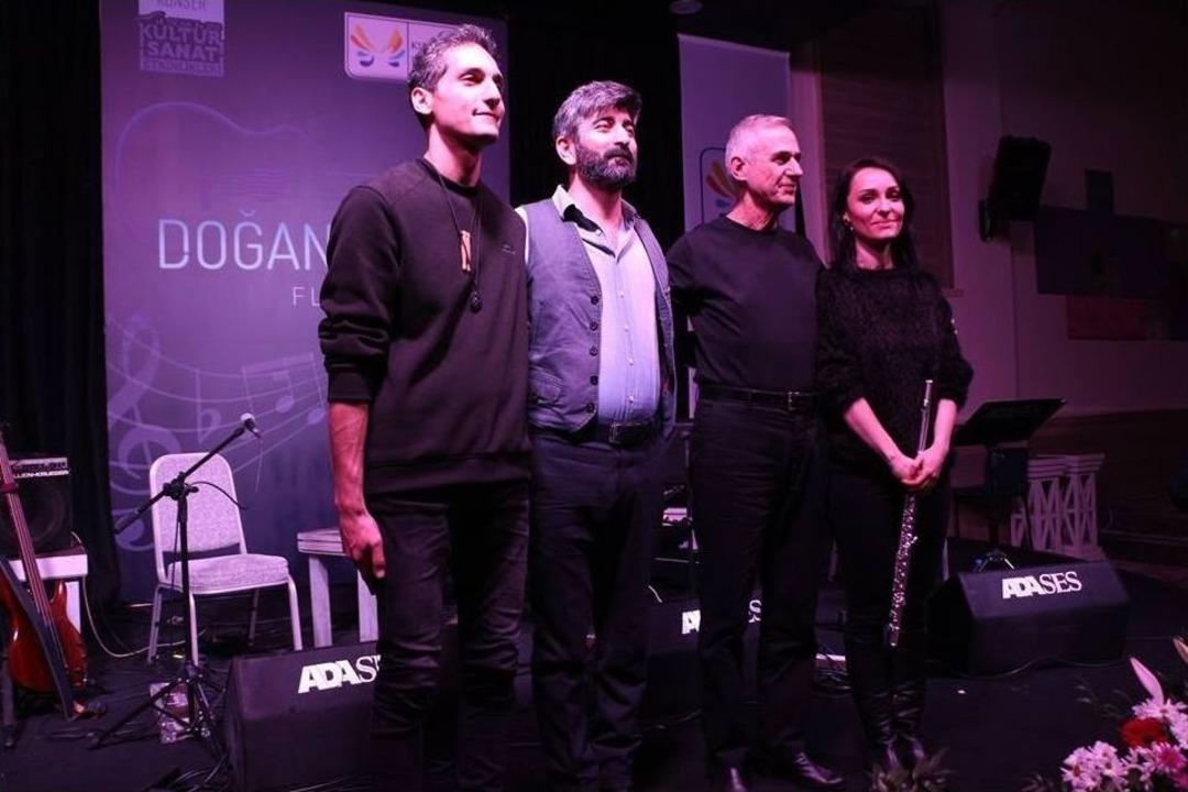 Kuşadası&rsquo;nda Doğan Canku Konseri