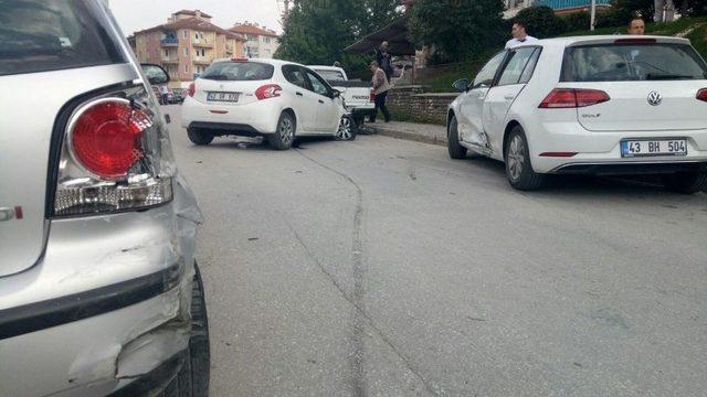 Alkollü Sürücü Park Halindeki Araçlara Çarptı