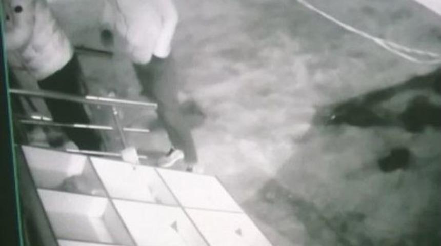 Konya&rsquo;da 15 Bin Liralık Soygun Kamerada