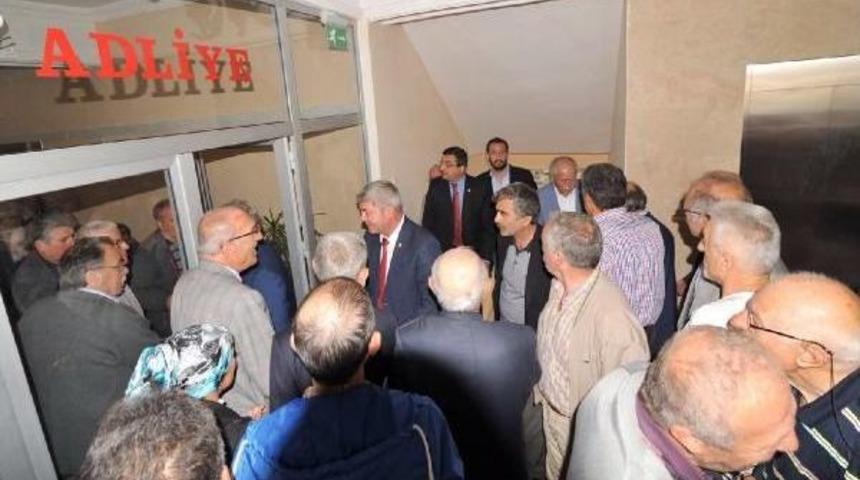 Chp Il&ccedil;e Başkanı, Ak Partili Vekile Hakaretten Yargılandı