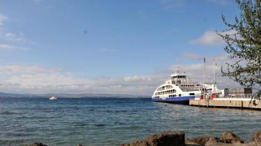 Feribottan Denize Atladı