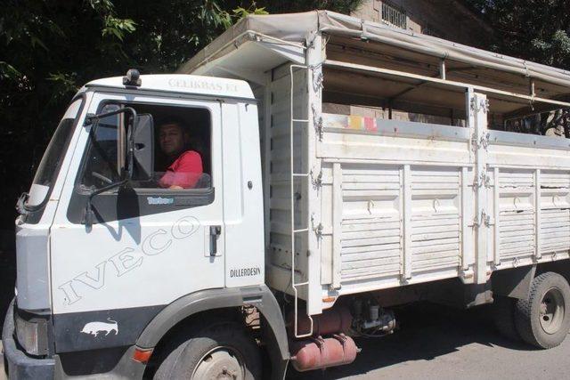 ’dolarlarınızı Bozdurun’ Çağrısına Aracını Devlete Bağışlayarak Destek Verdi