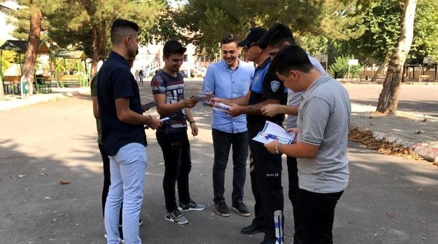 Toplum Destekli Polisler &Ouml;ğrenci Ve Velileri Uyardı
