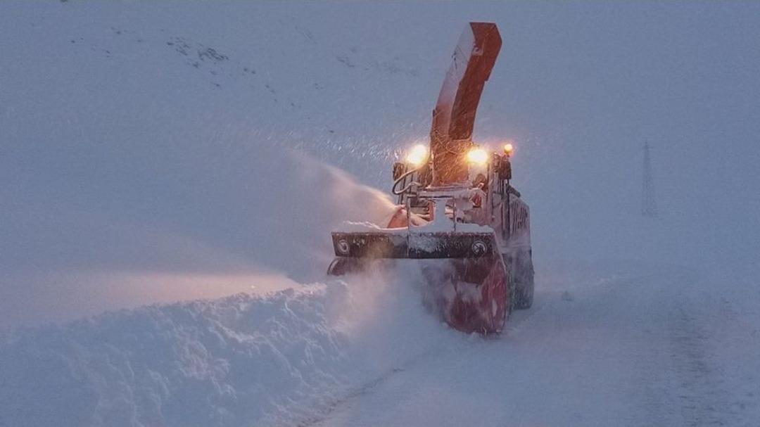 Van&rsquo;da Karla M&uuml;cadele