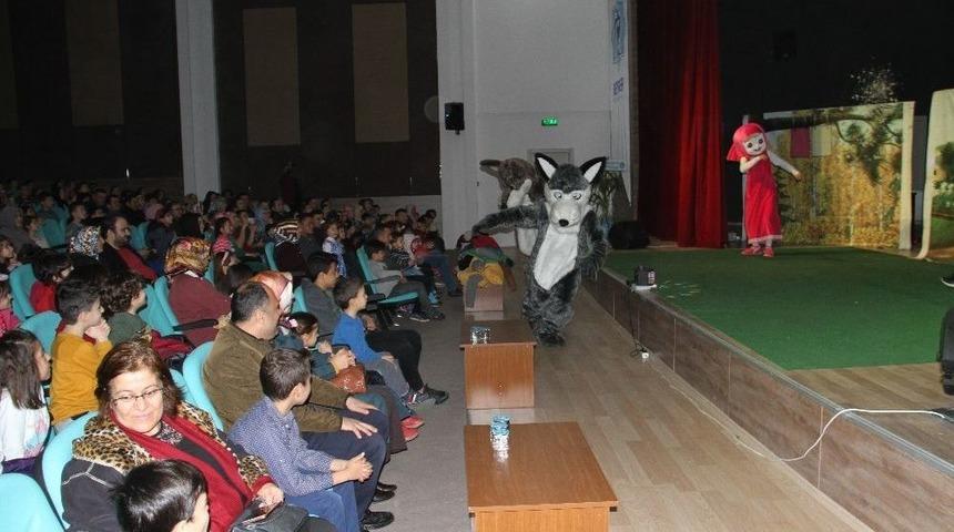 Beyşehir&rsquo;de M&uuml;zikli Tiyatro Oyunu Sahnelendi