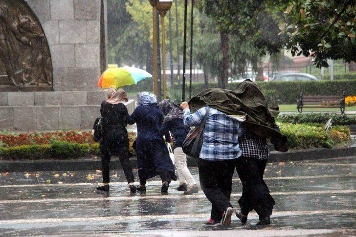 Samsun’daki Sağanak Yağış Hayatı Olumsuz Etkiledi G1