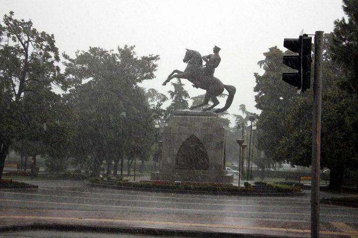 Samsun’daki Sağanak Yağış Hayatı Olumsuz Etkiledi G2