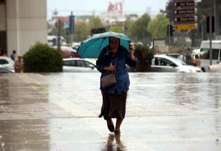 Samsun’daki Sağanak Yağış Hayatı Olumsuz Etkiledi G3