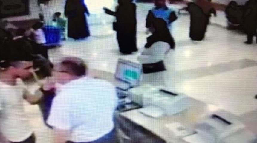 Hasta Yakını, &Ccedil;alışanın Burnunu Kırdı