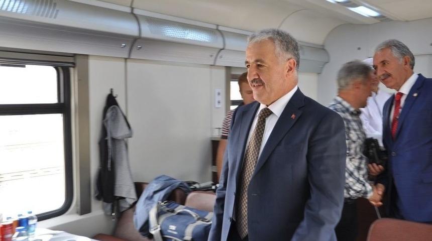 Btk Demiryolu Hattı&rsquo;nda Tiflis&rsquo;ten Kars&rsquo;a İlk Tren Geldi